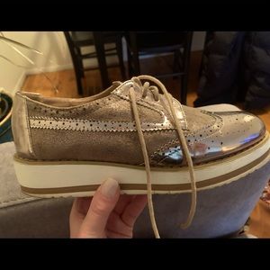 Gold metallic womens shoe